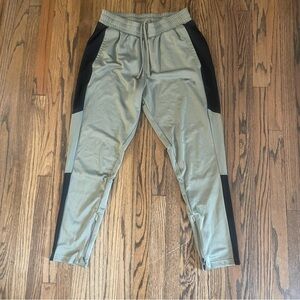 Puma Men's Gray and Black Athletic Pants Size Medium